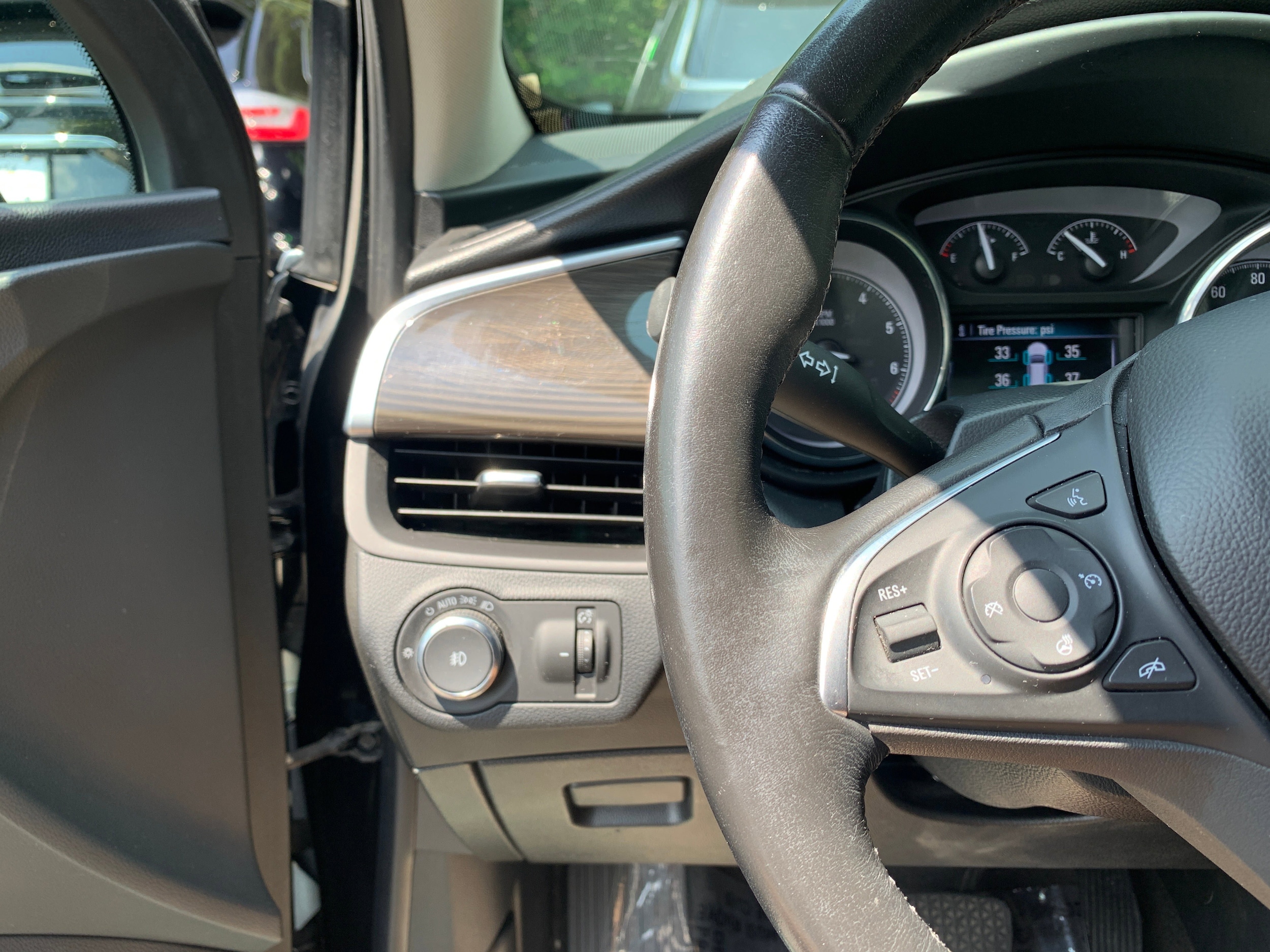 2020 Buick Envision Essence 34