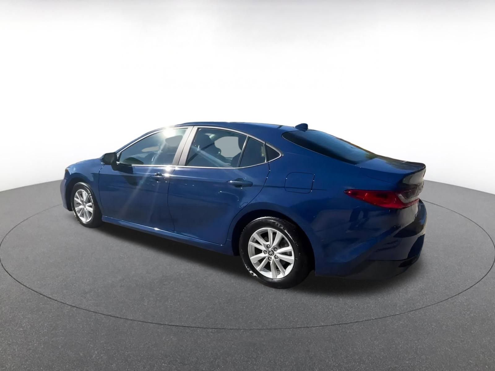 Thumbnail: 2025 Toyota Camry - 10