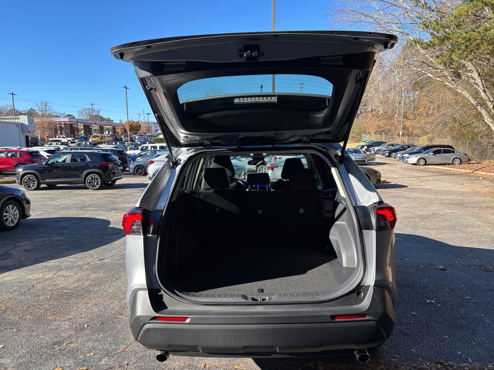 Thumbnail: 2025 Toyota RAV4 - 31