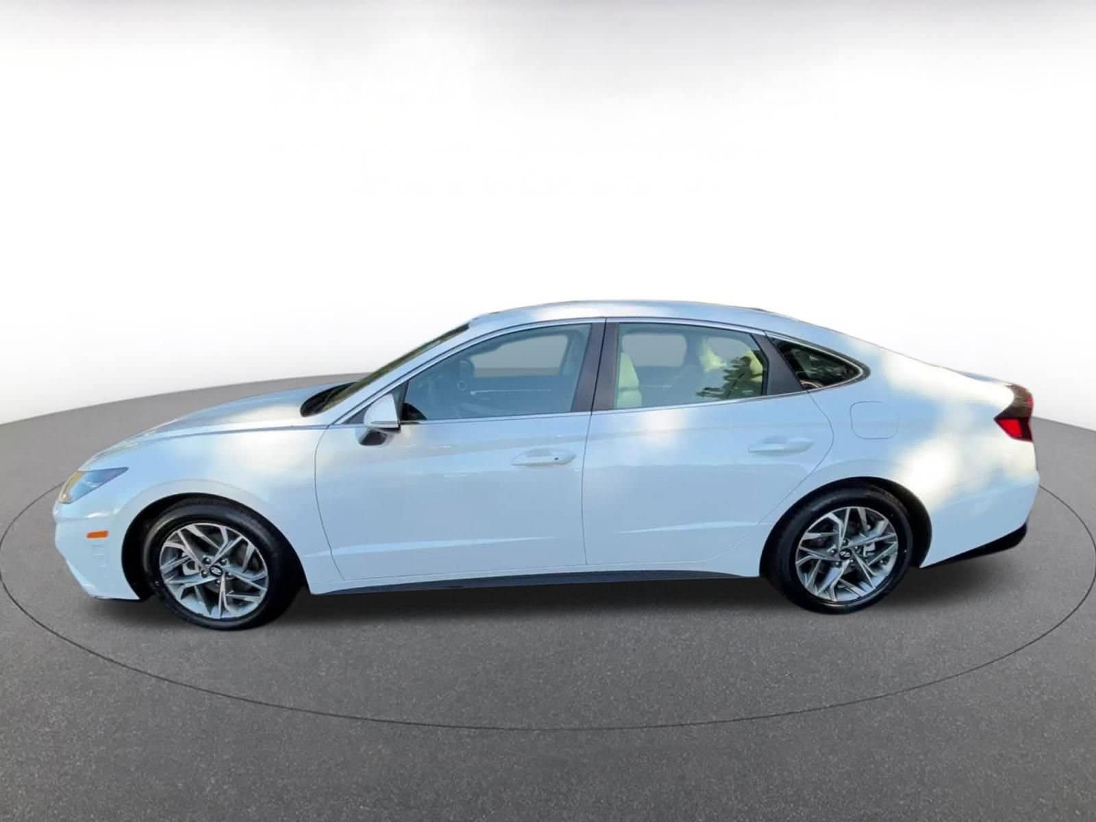 Thumbnail: 2023 Hyundai Sonata - 9