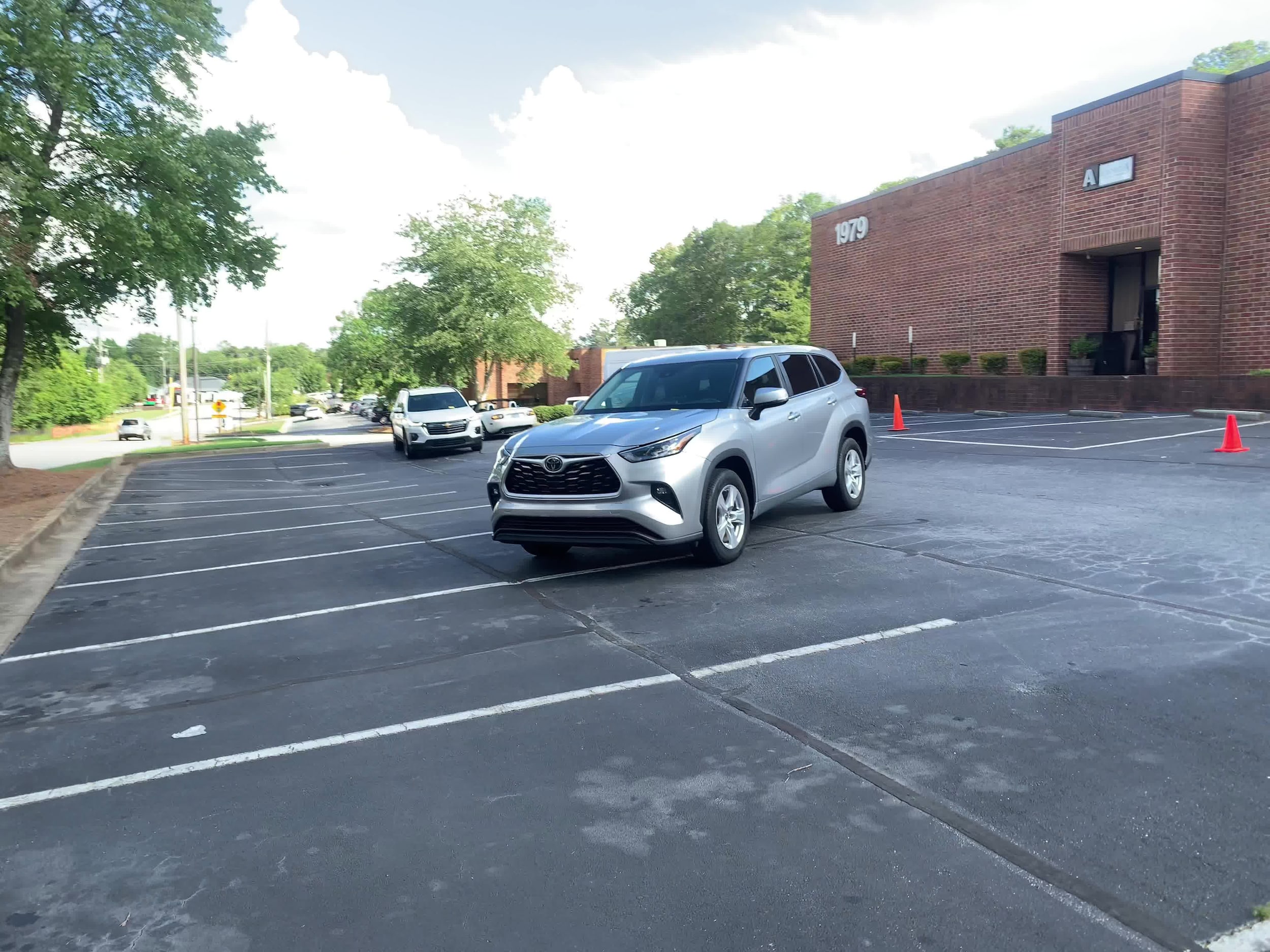 2023 Toyota Highlander LE 6