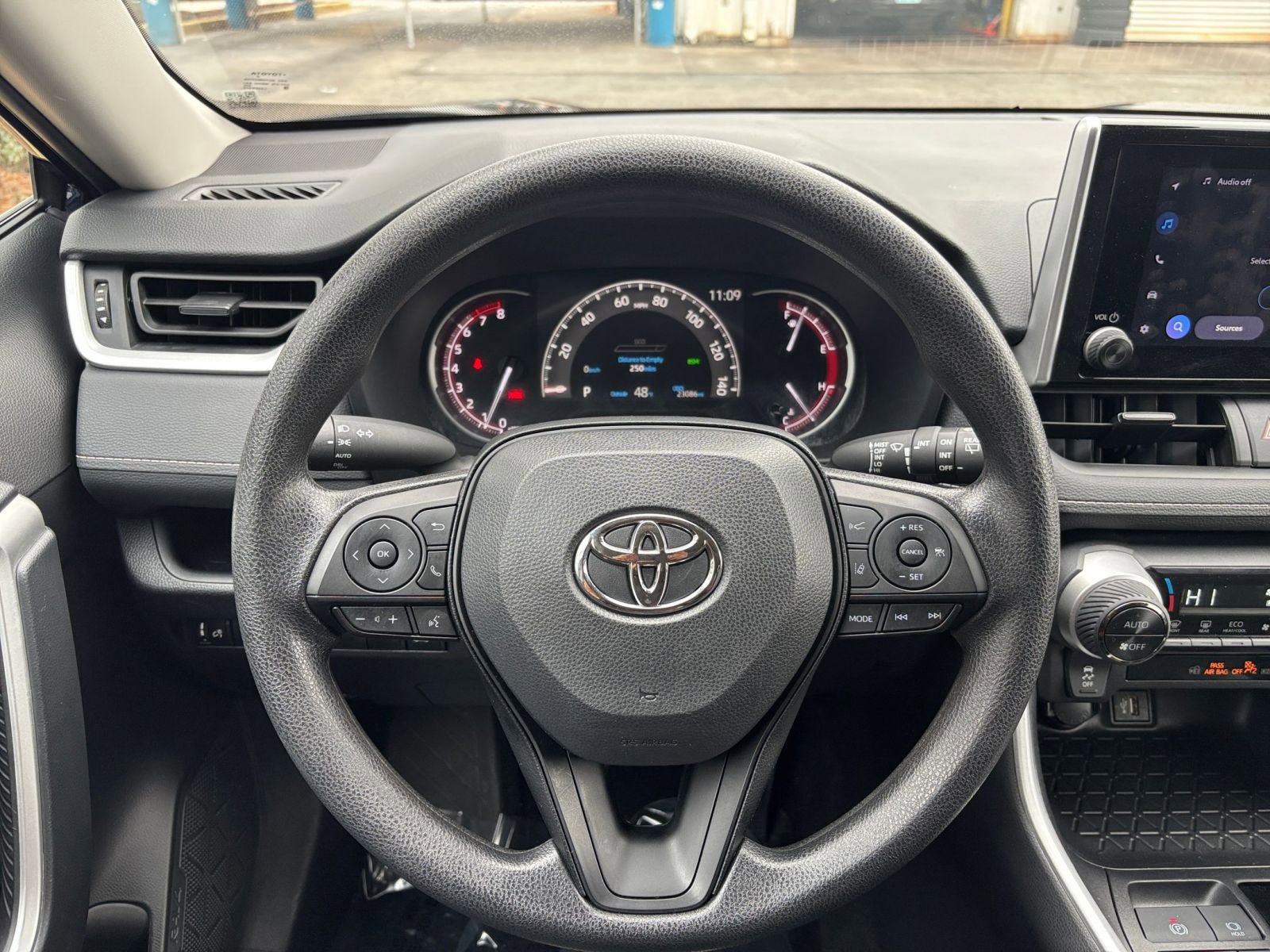 Thumbnail: 2025 Toyota RAV4 - 28