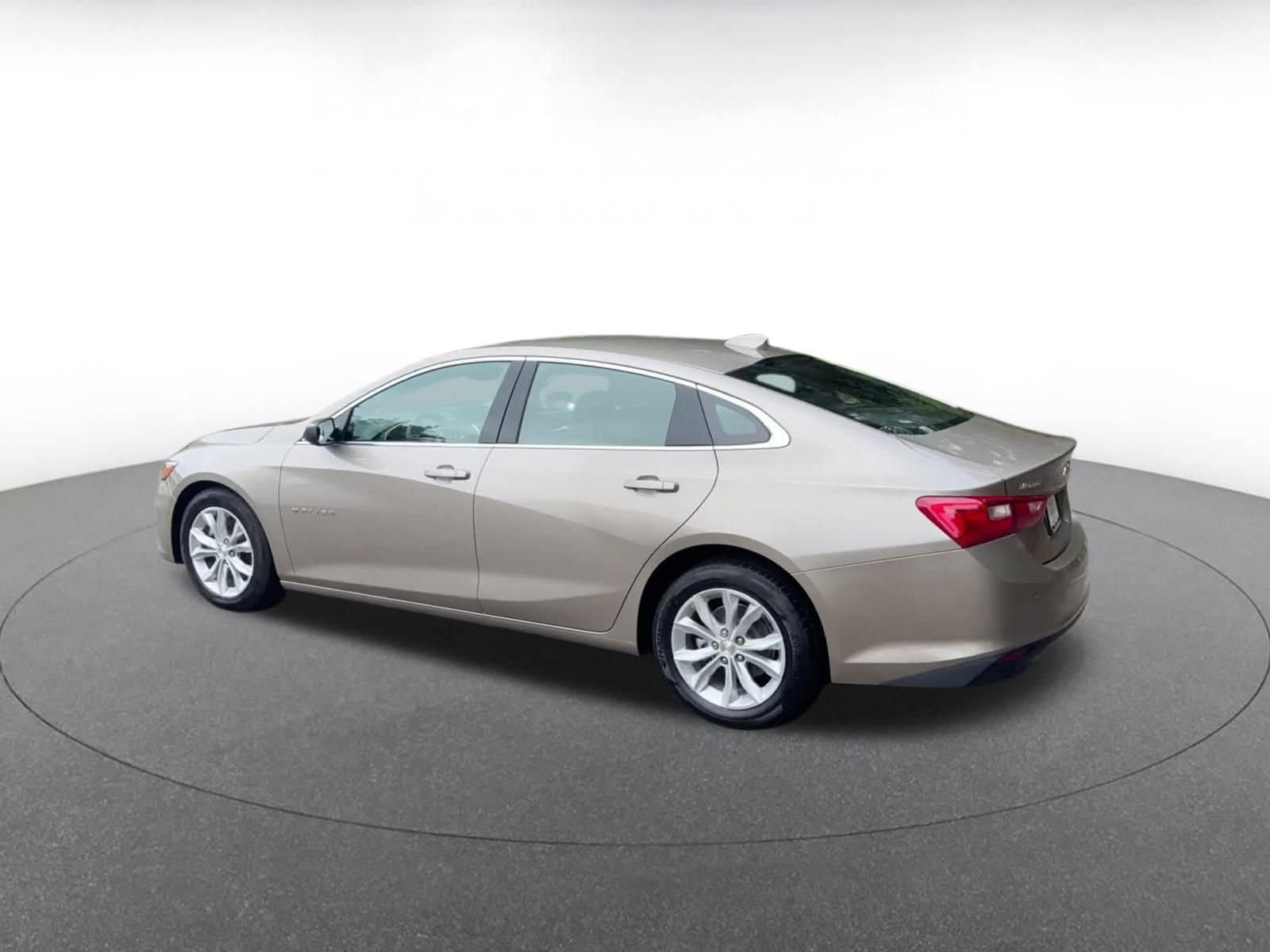 Thumbnail: 2024 Chevrolet Malibu - 10