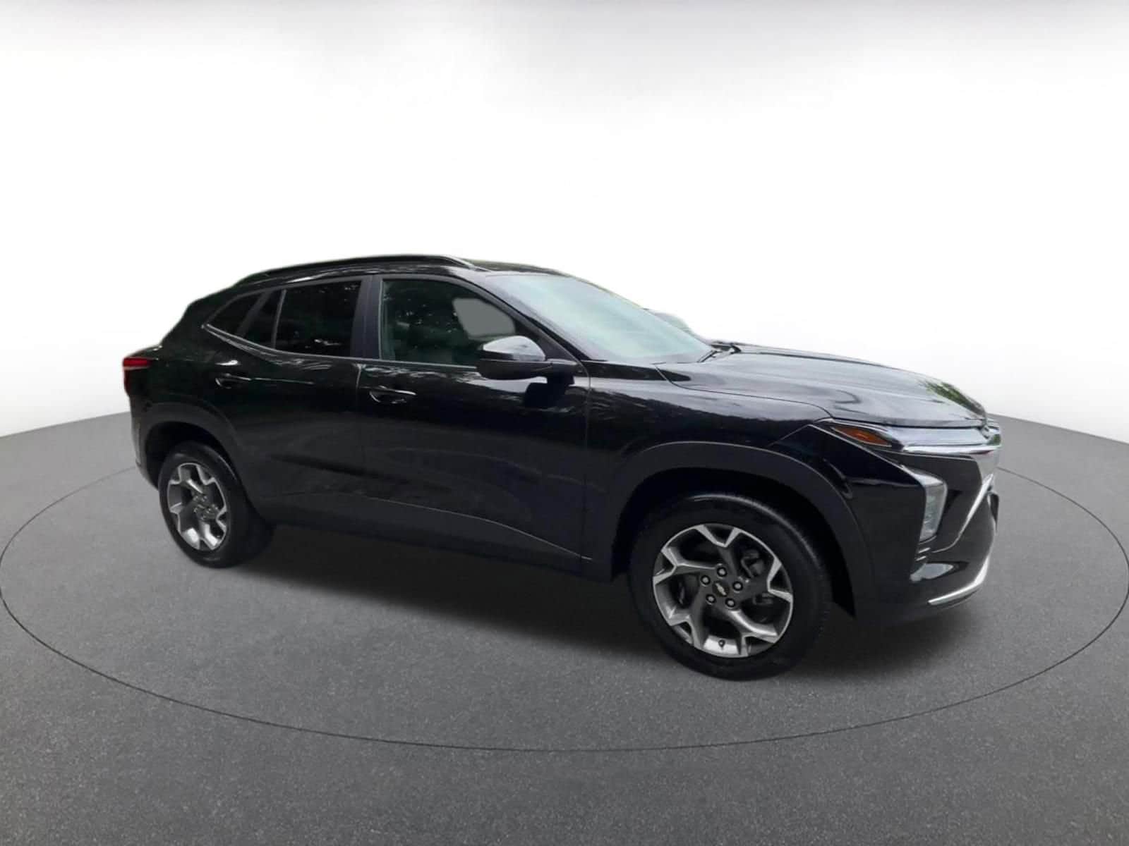 Thumbnail: 2025 Chevrolet Trax - 2