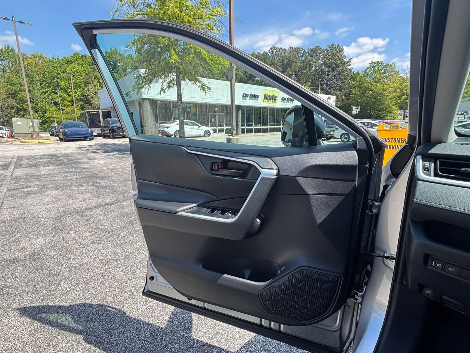 Thumbnail: 2025 Toyota RAV4 - 18