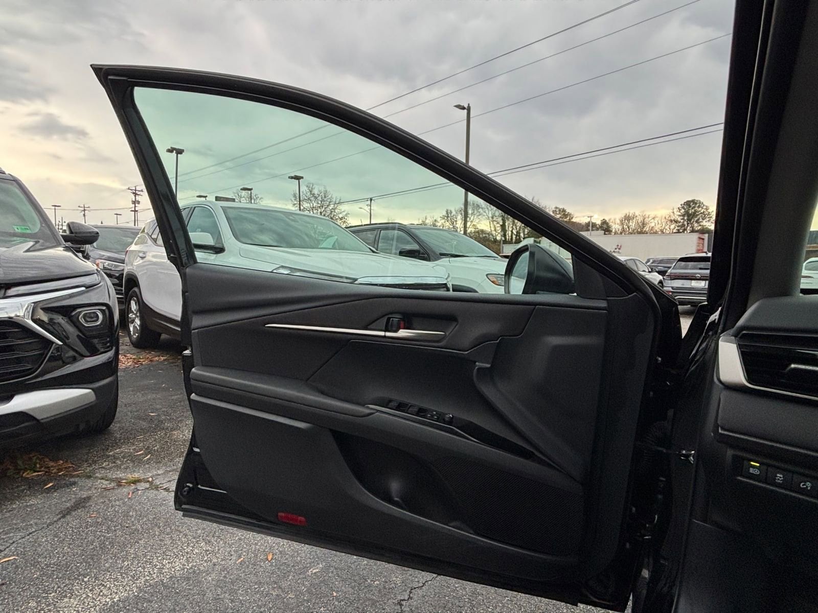 Thumbnail: 2025 Toyota Camry - 20