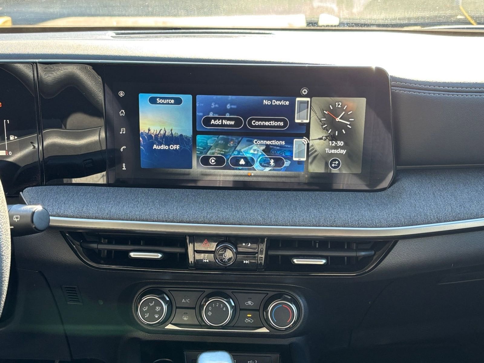 Thumbnail: 2025 Nissan Kicks - 21