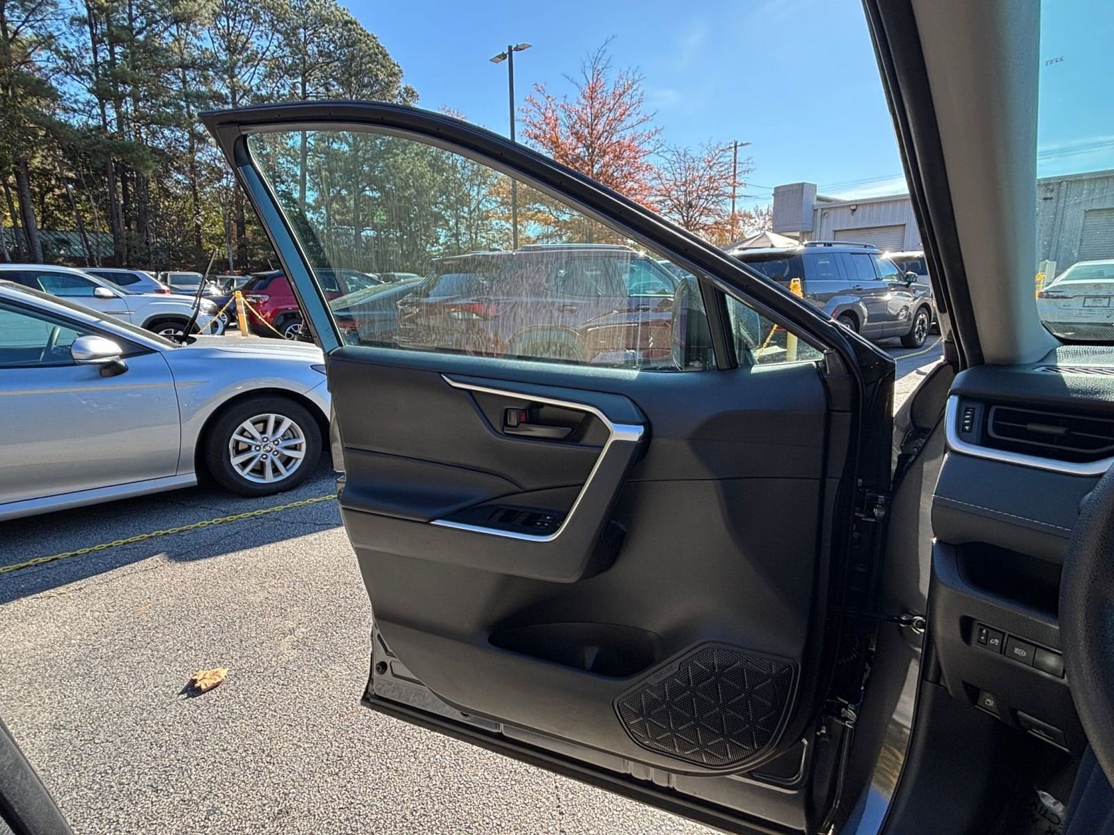 Thumbnail: 2025 Toyota RAV4 - 20