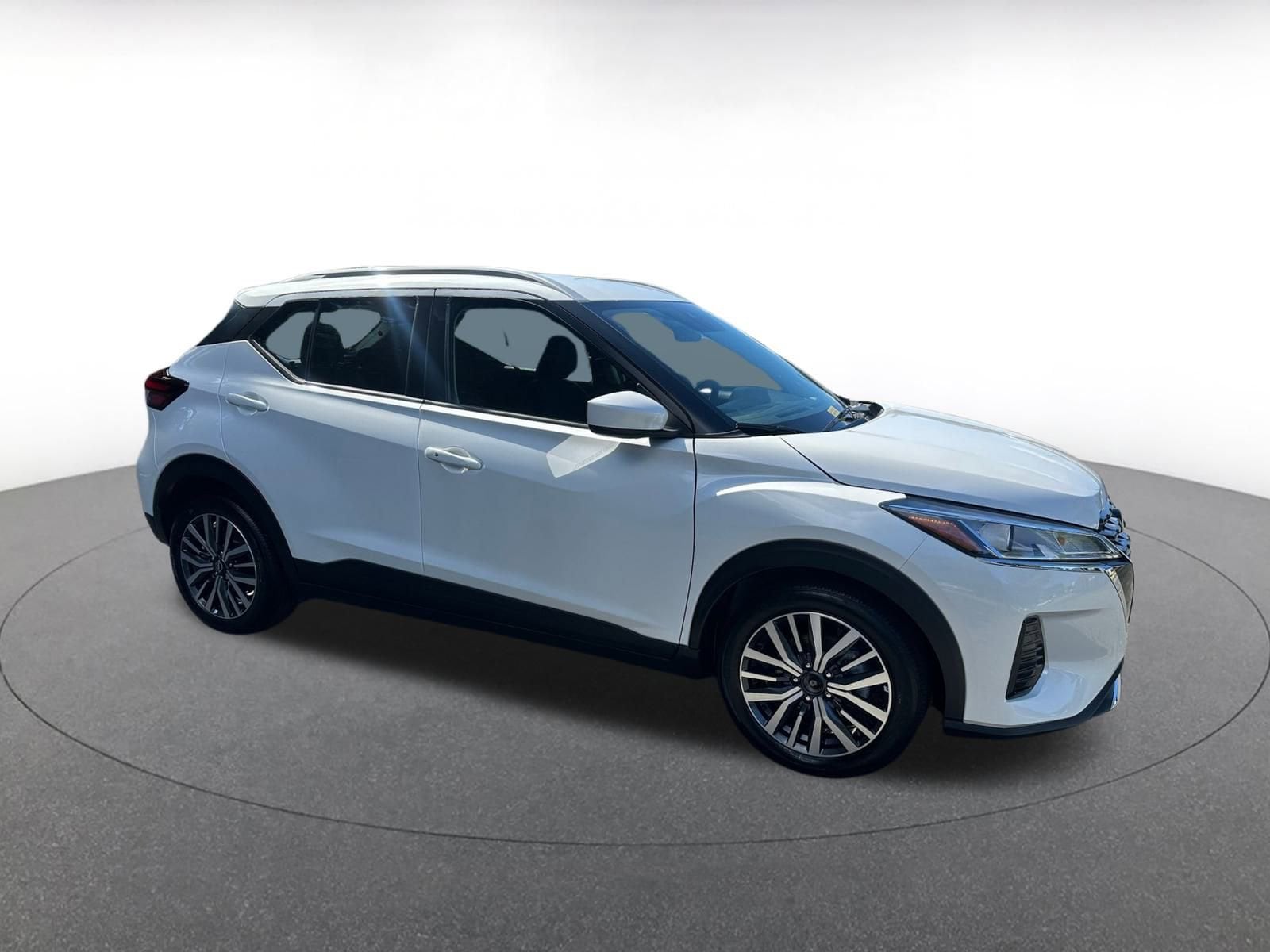 Thumbnail: 2024 Nissan Kicks - 1