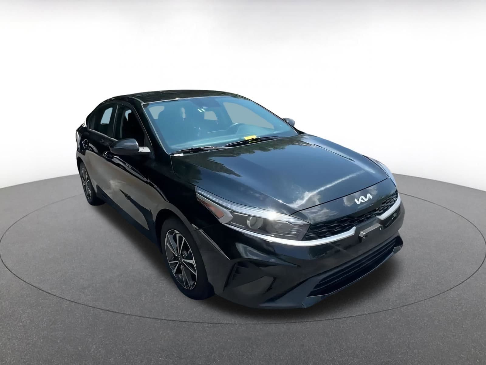 Thumbnail: 2024 Kia Forte - 3