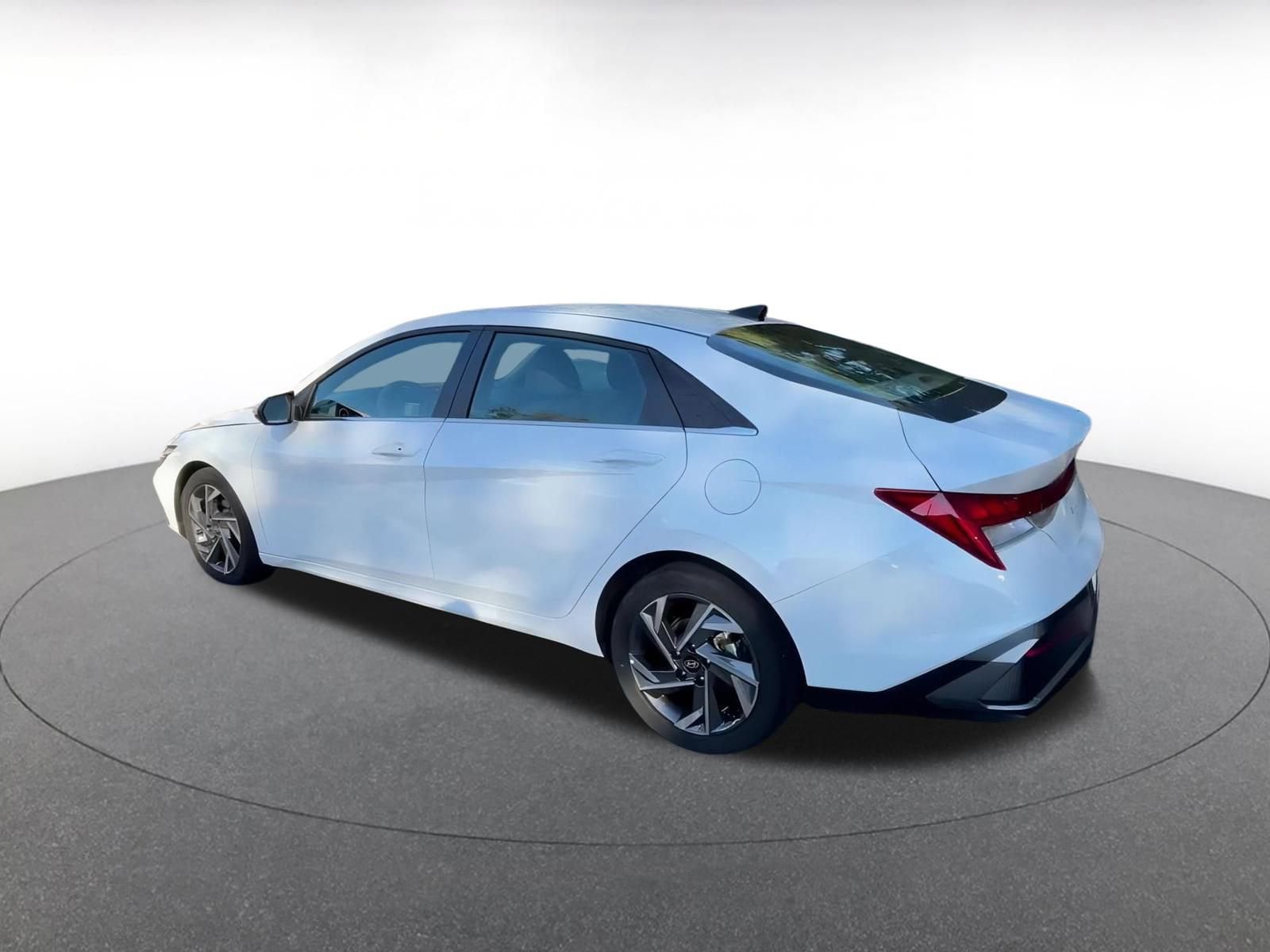 Thumbnail: 2025 Hyundai Elantra - 10