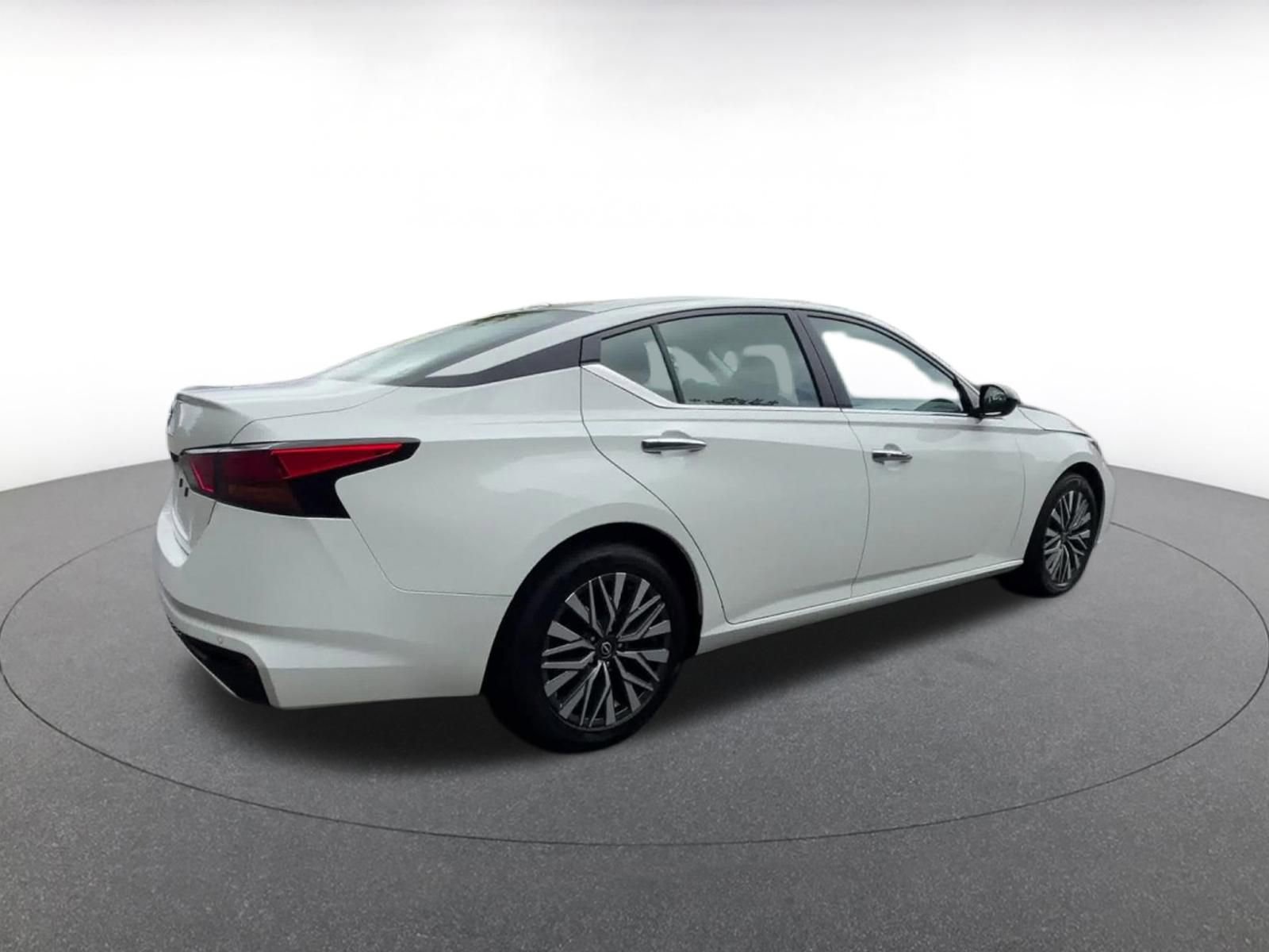 Thumbnail: 2025 Nissan Altima - 15