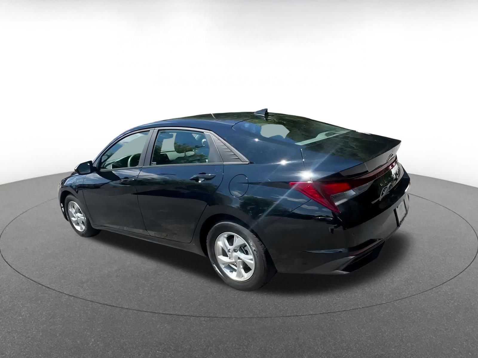 Thumbnail: 2023 Hyundai Elantra - 10