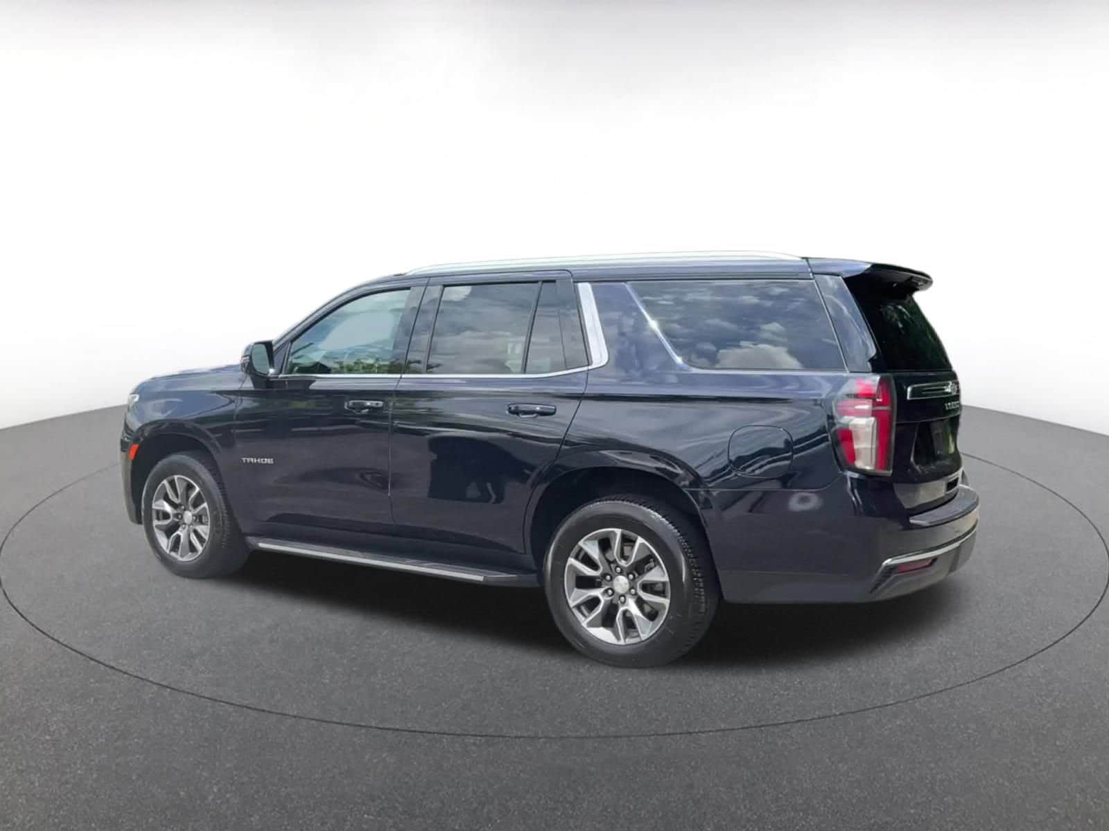 Thumbnail: 2023 Chevrolet Tahoe - 10