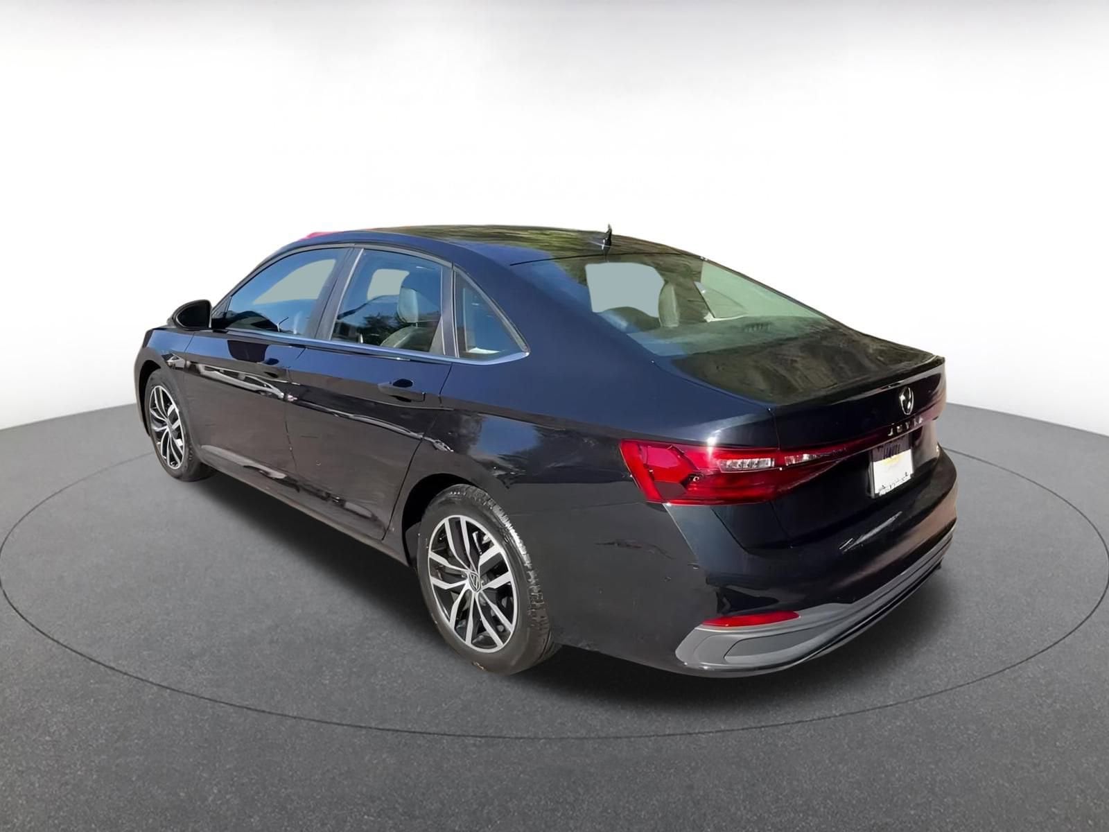 Thumbnail: 2025 Volkswagen Jetta - 9