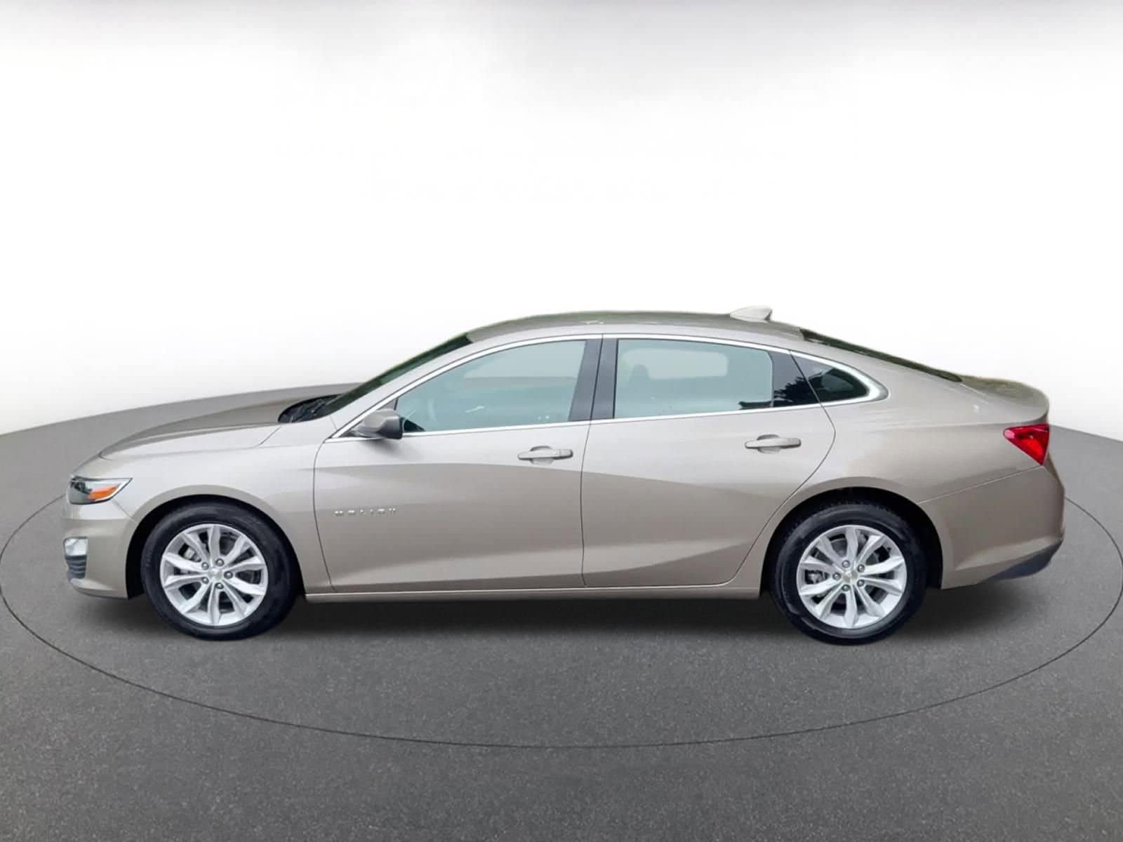 Thumbnail: 2024 Chevrolet Malibu - 9