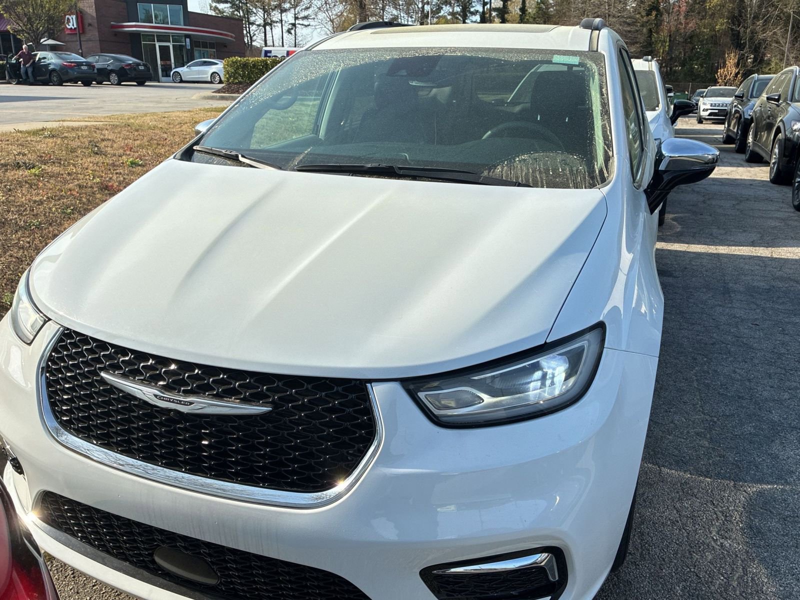 Thumbnail: 2023 Chrysler Pacifica - 3