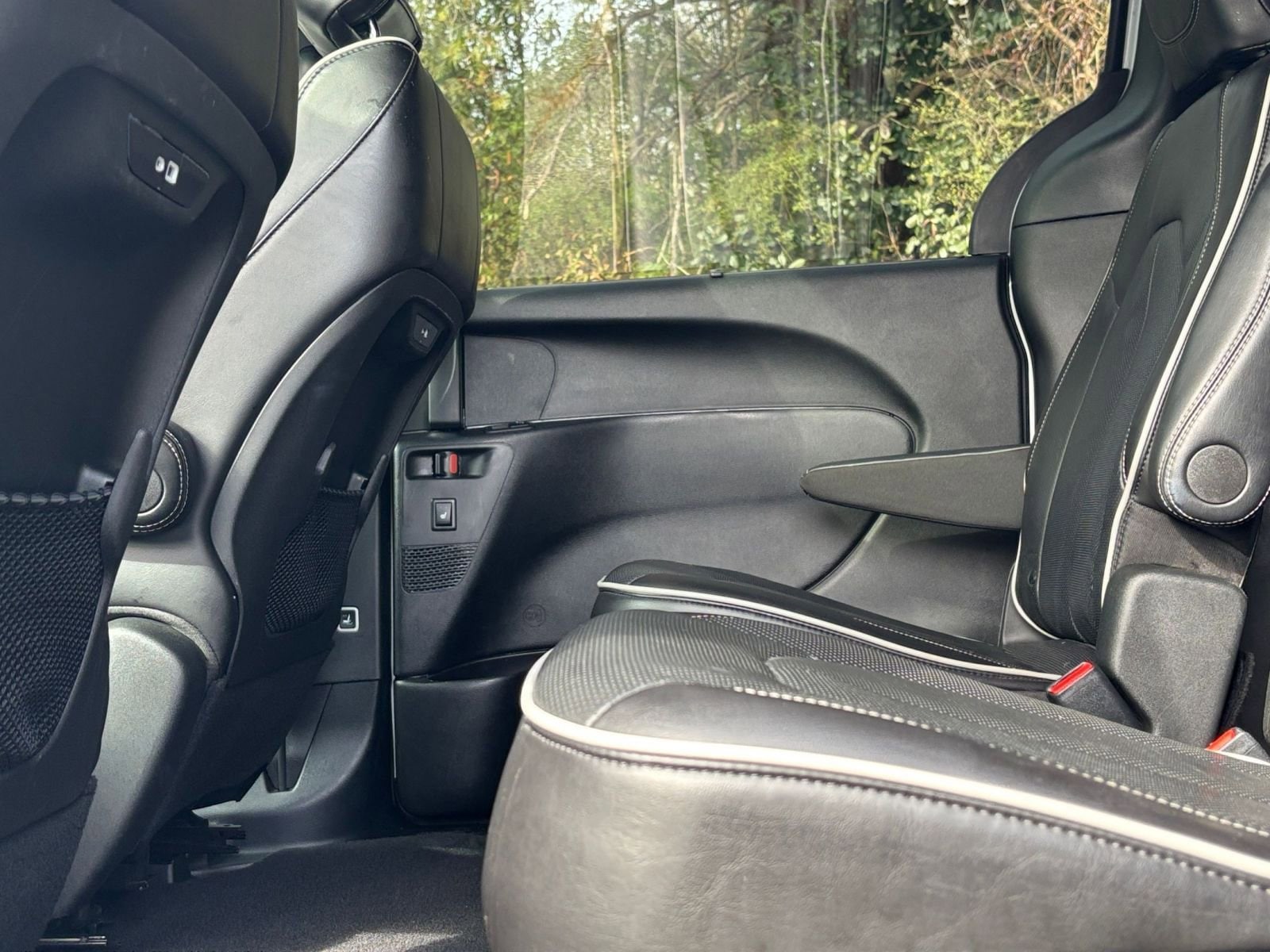 Thumbnail: 2025 Chrysler Pacifica - 25