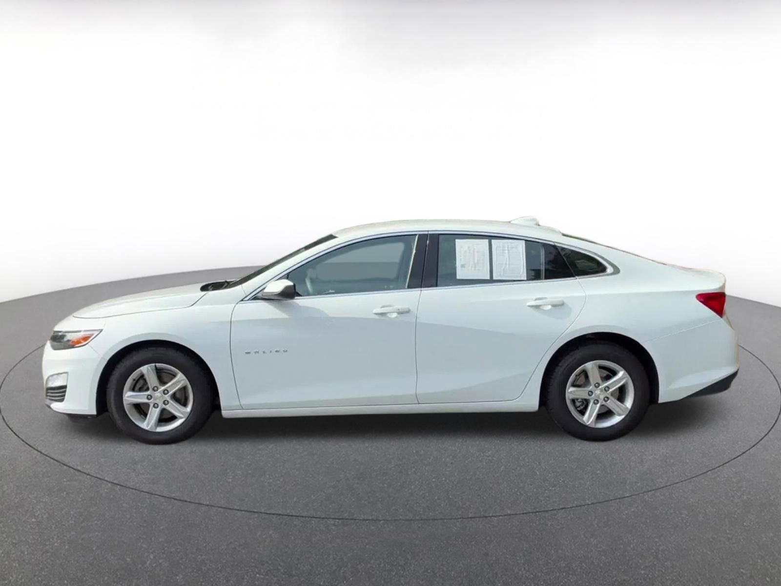 Thumbnail: 2023 Chevrolet Malibu - 10