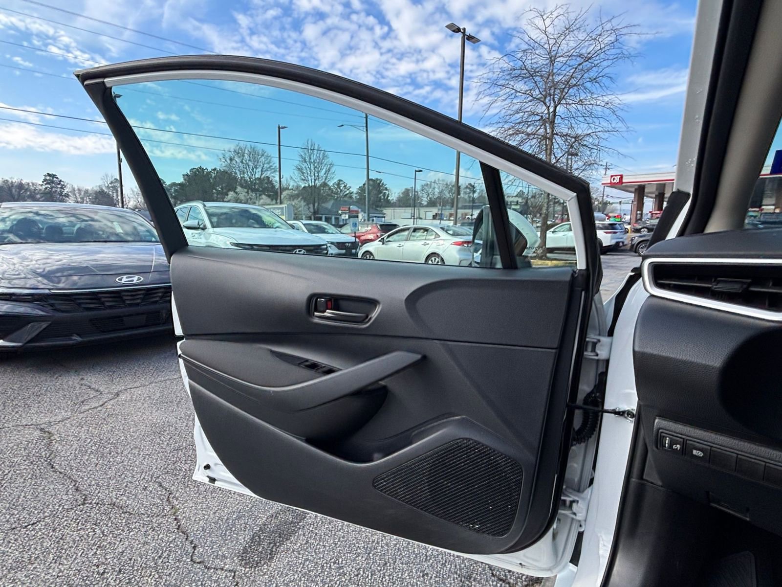 Thumbnail: 2025 Toyota Corolla - 18