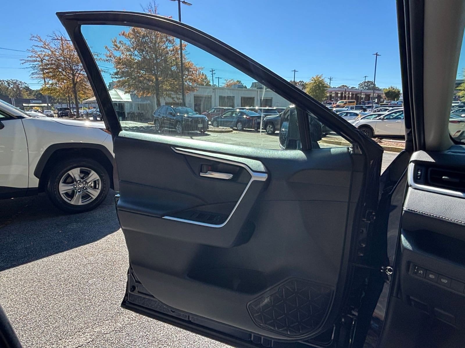 Thumbnail: 2025 Toyota RAV4 - 20