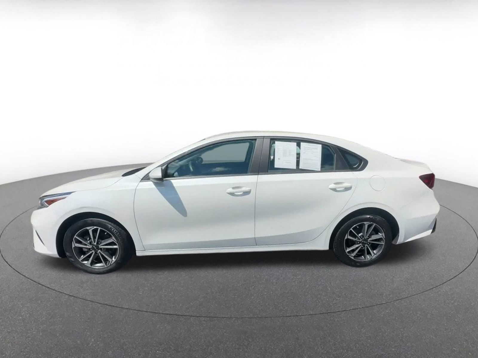 Thumbnail: 2024 Kia Forte - 9