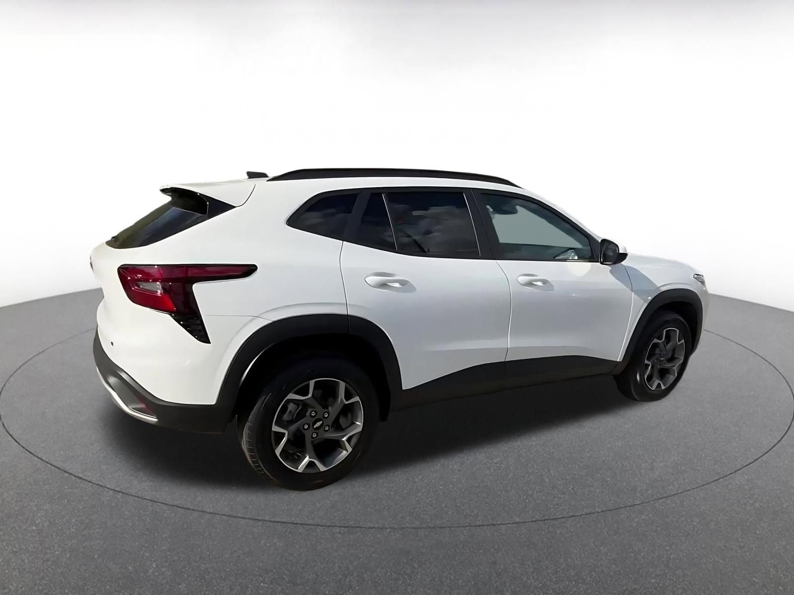 Thumbnail: 2025 Chevrolet Trax - 15