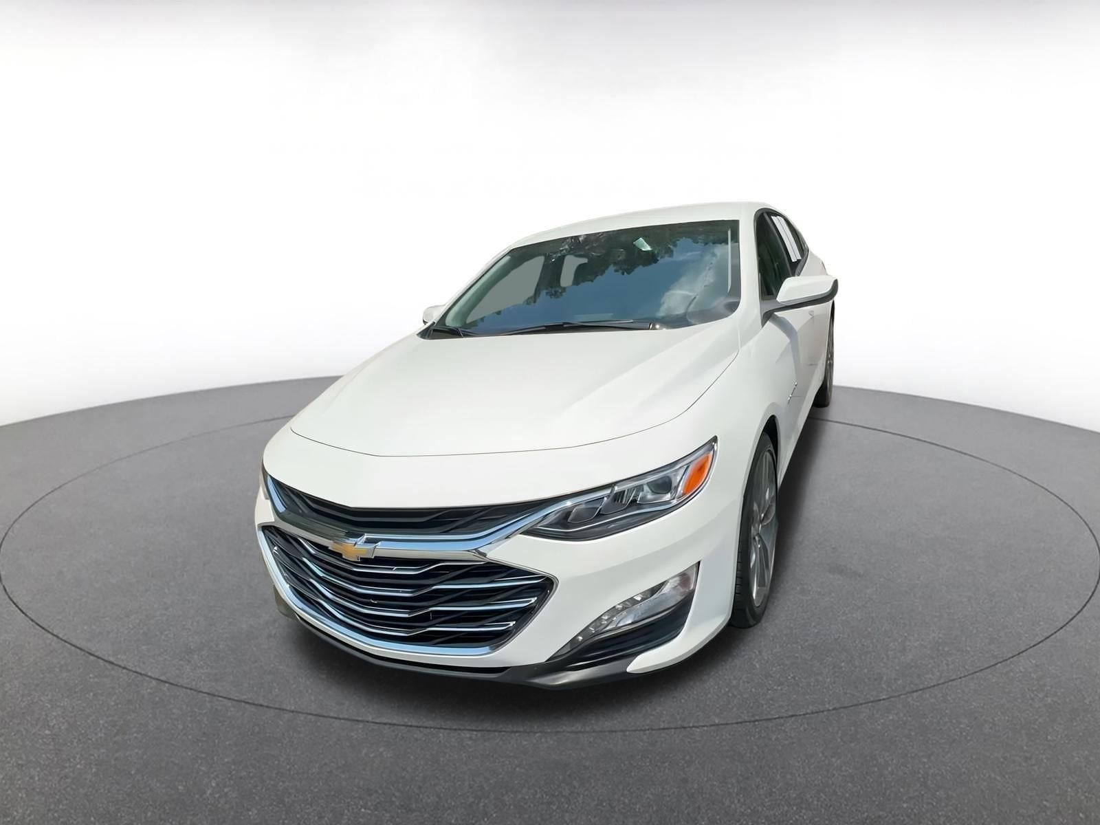 Thumbnail: 2024 Chevrolet Malibu - 6