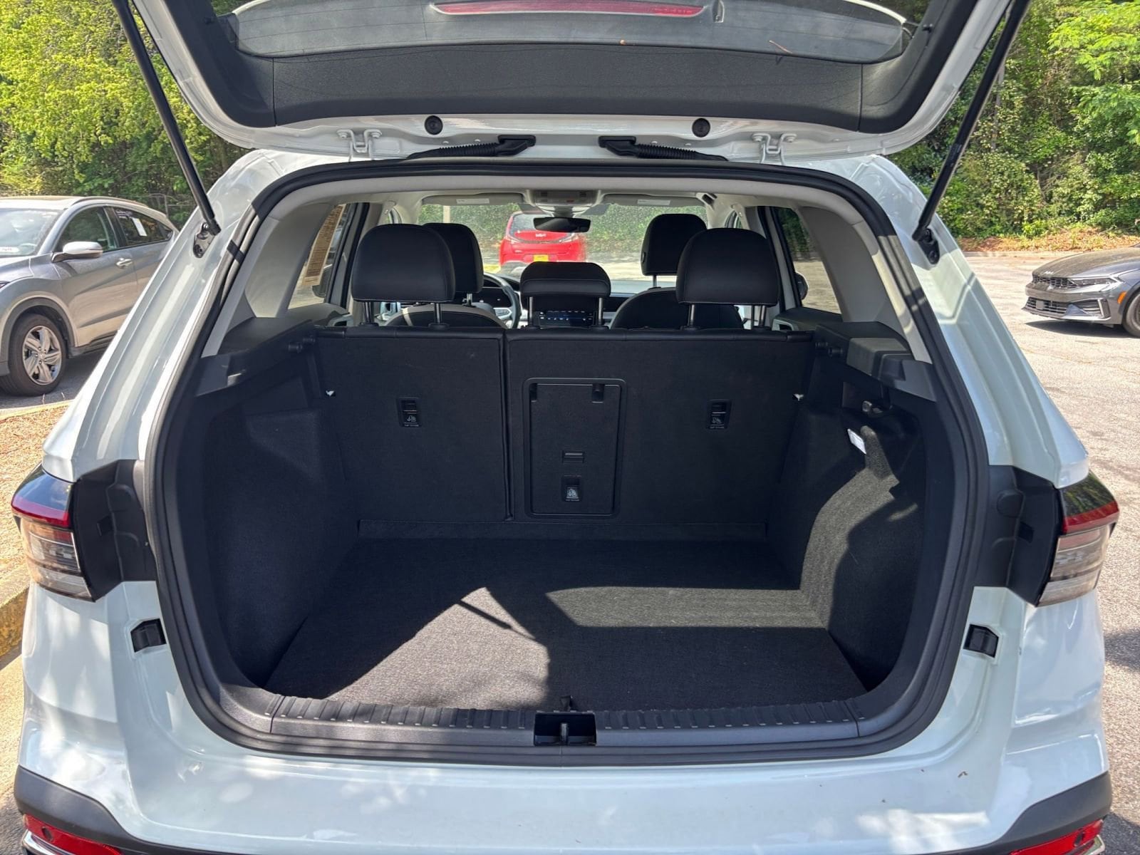 Thumbnail: 2025 Volkswagen Taos - 32