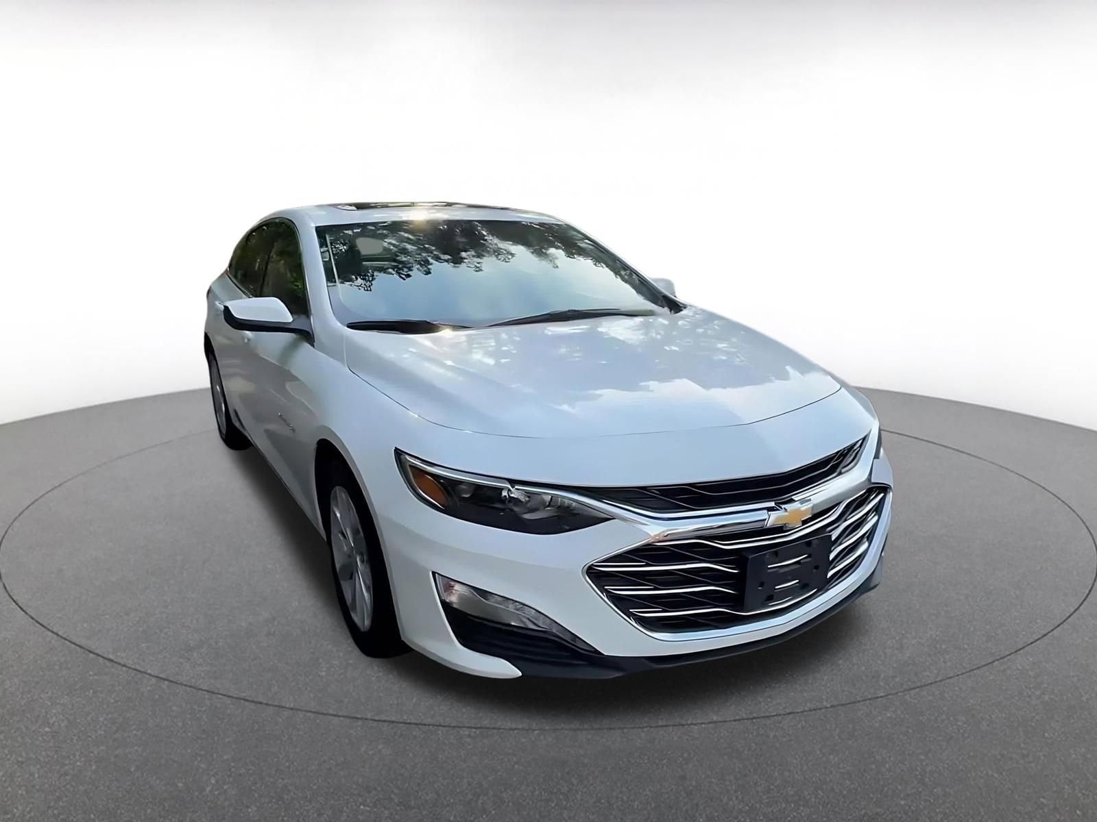 Thumbnail: 2024 Chevrolet Malibu - 3
