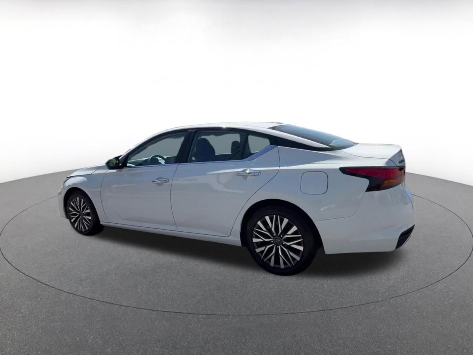 Thumbnail: 2025 Nissan Altima - 10