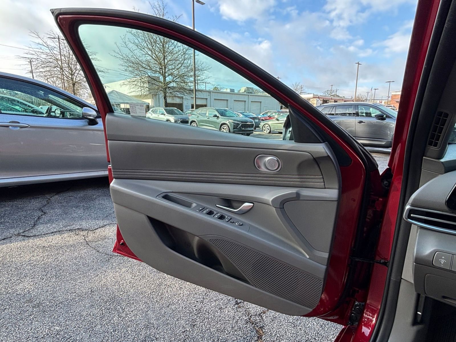 Thumbnail: 2025 Hyundai Elantra - 18