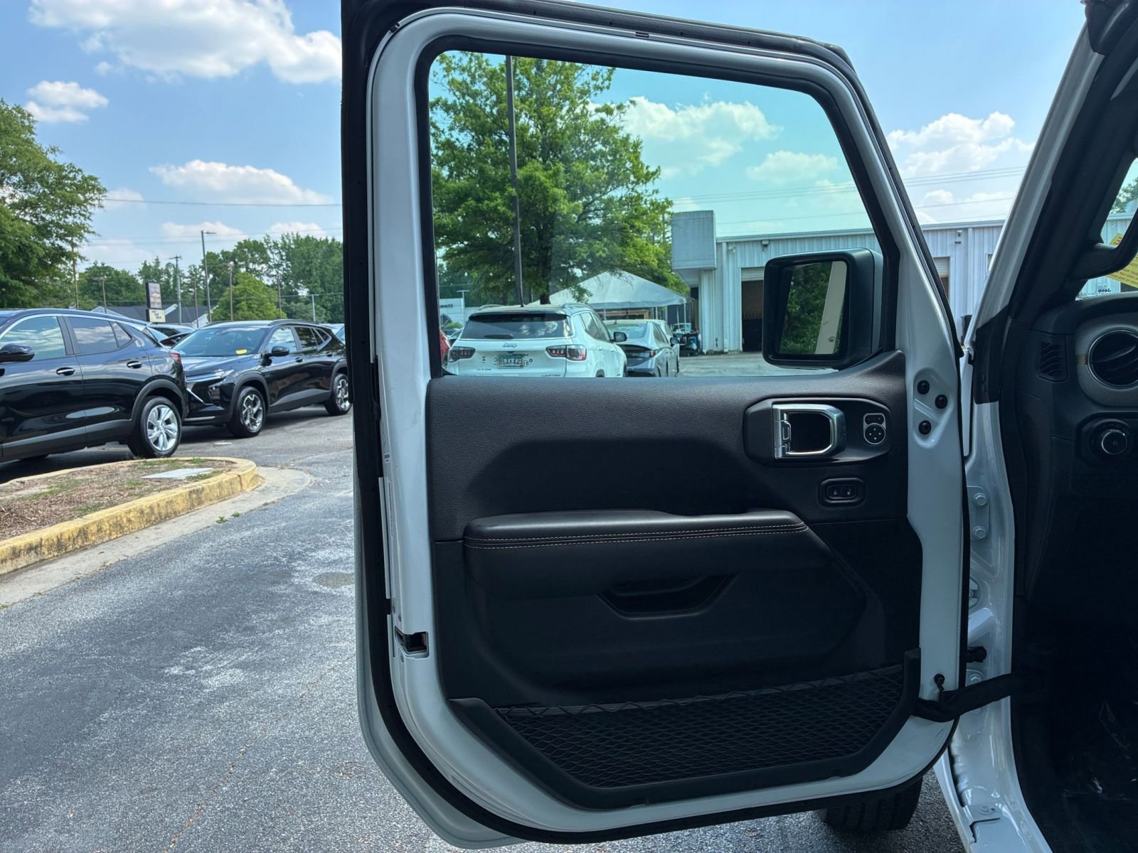 Thumbnail: 2025 Jeep Wrangler - 18