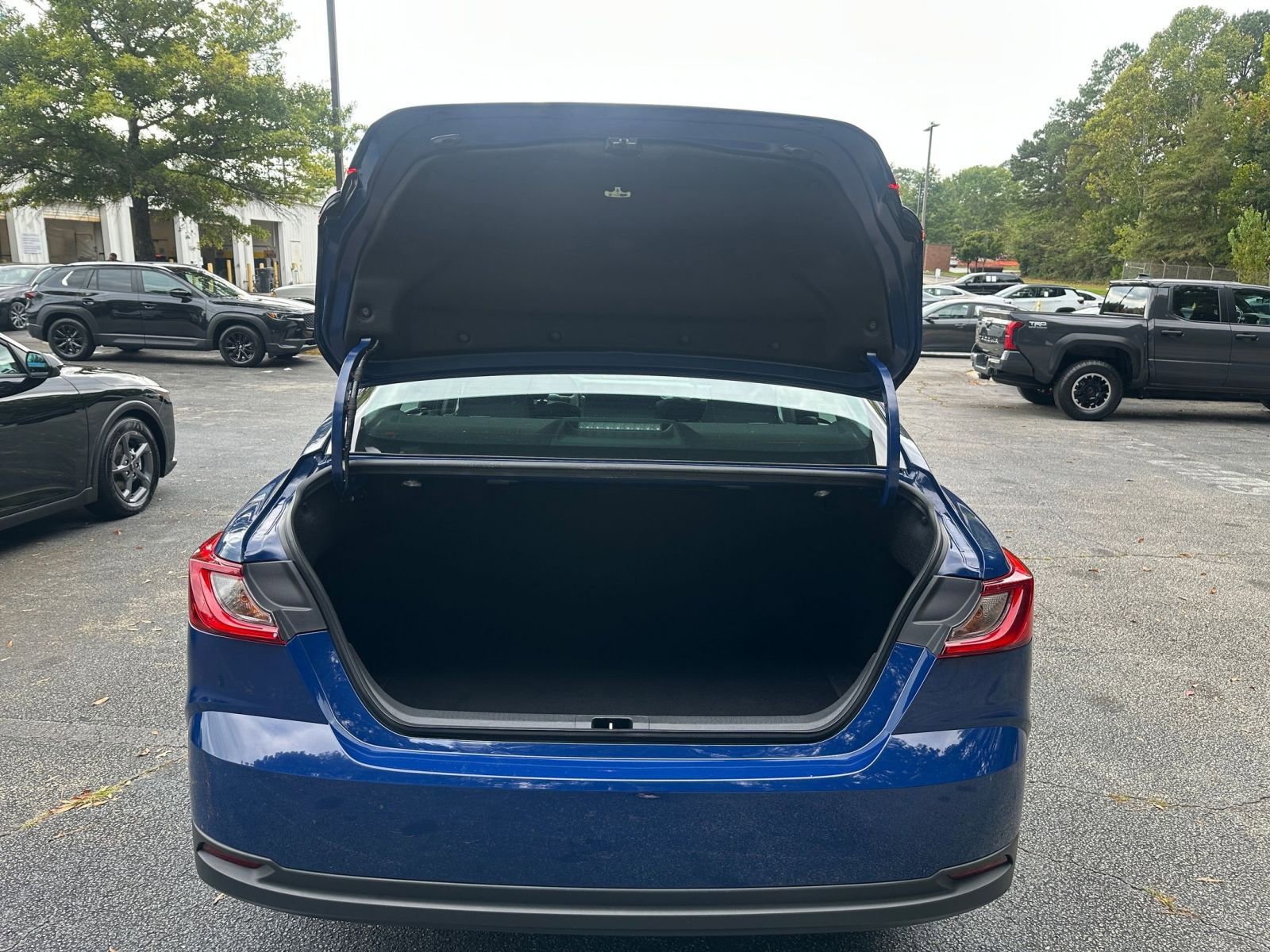 Thumbnail: 2025 Toyota Camry - 31