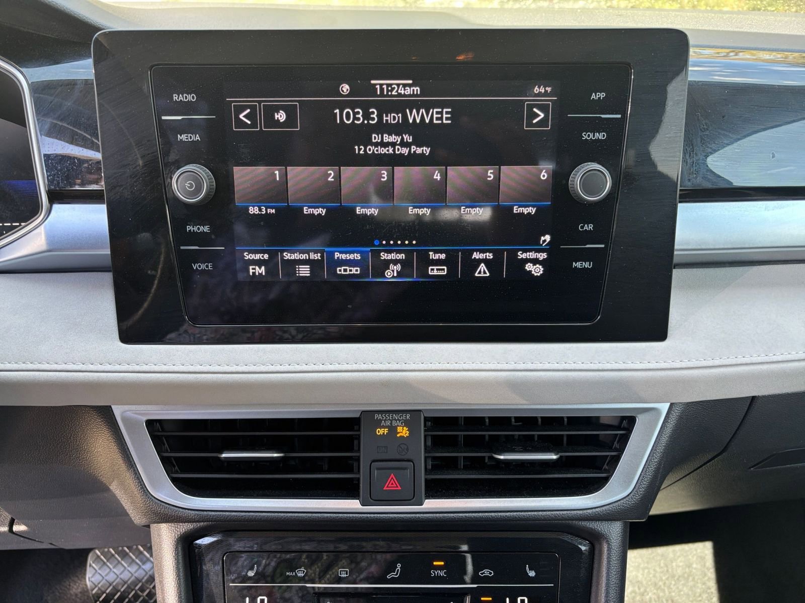 Thumbnail: 2025 Volkswagen Taos - 17