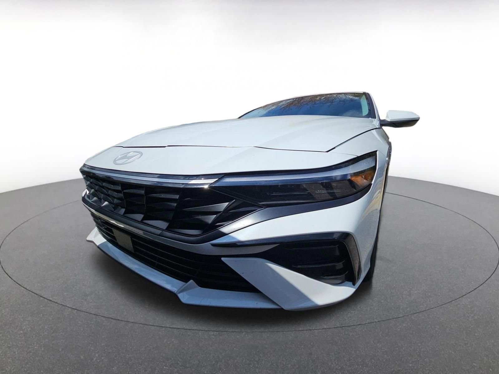 Thumbnail: 2025 Hyundai Elantra - 4