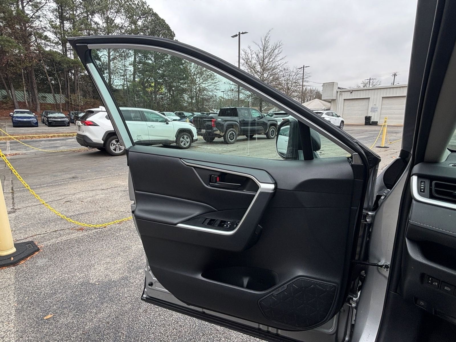 Thumbnail: 2025 Toyota RAV4 - 20