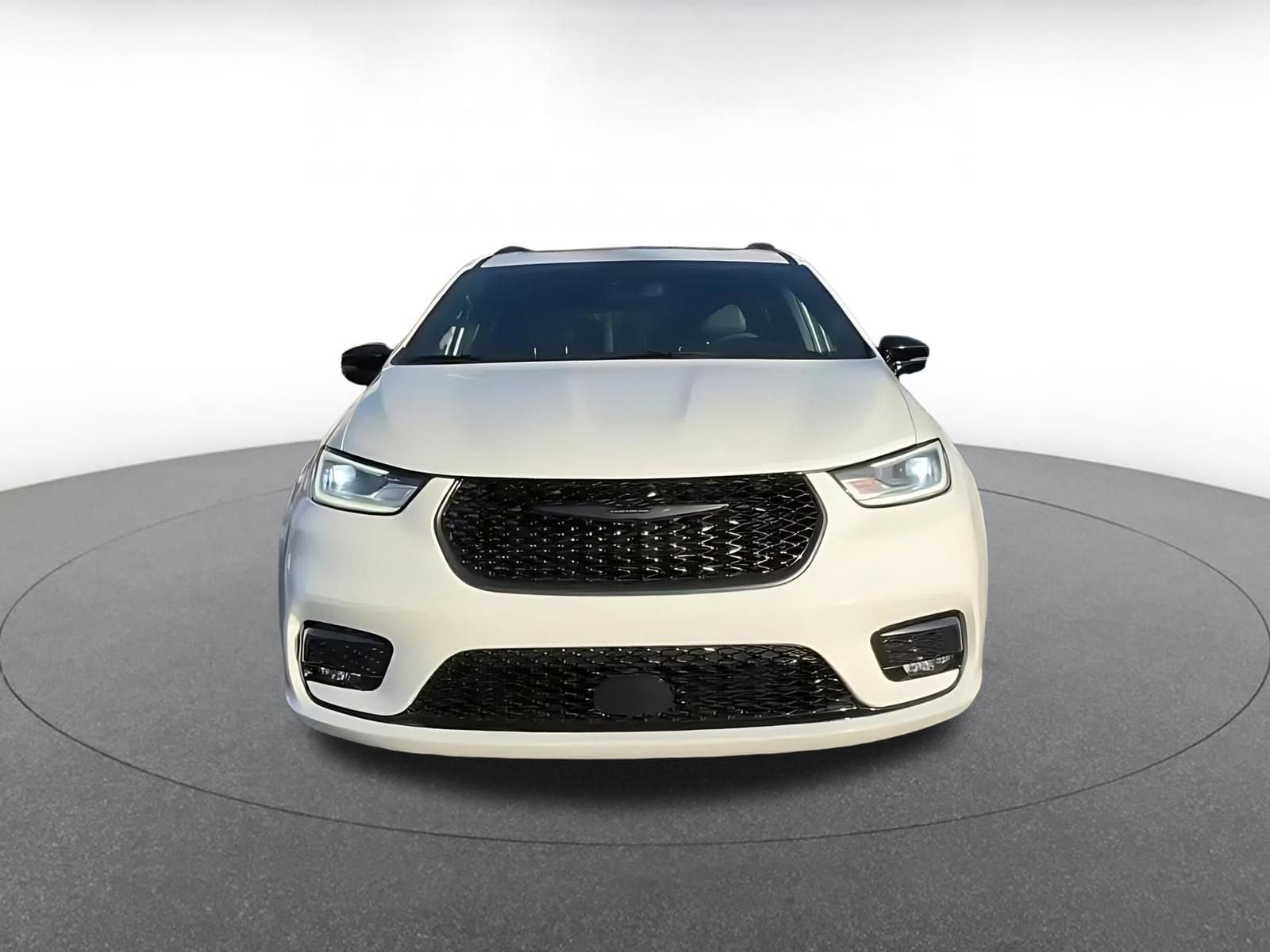 Thumbnail: 2025 Chrysler Pacifica - 4