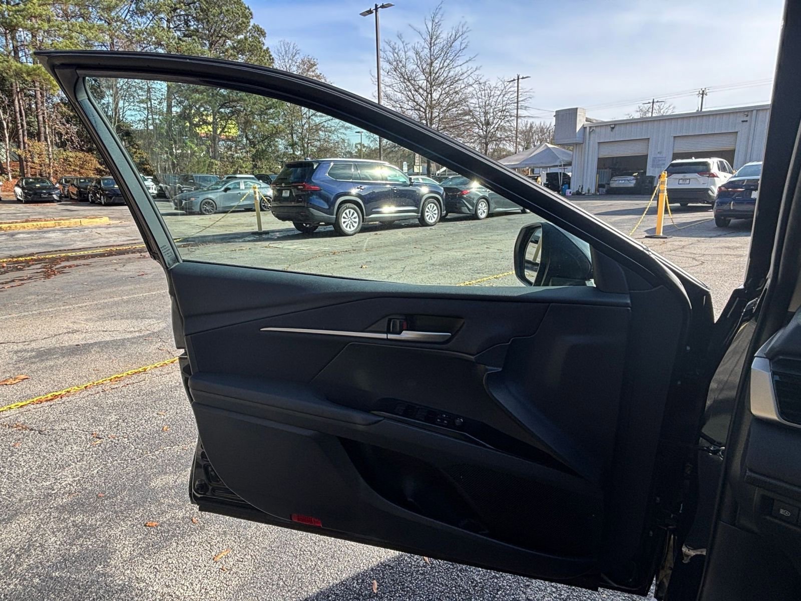 Thumbnail: 2025 Toyota Camry - 20