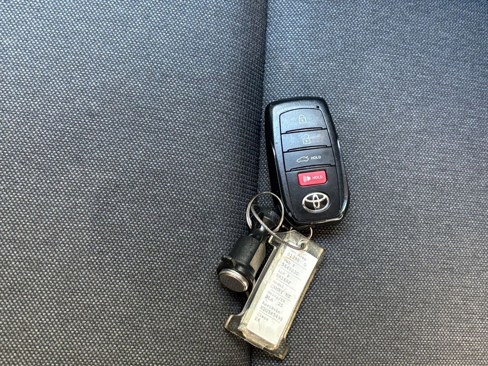 Thumbnail: 2025 Toyota Camry - 22