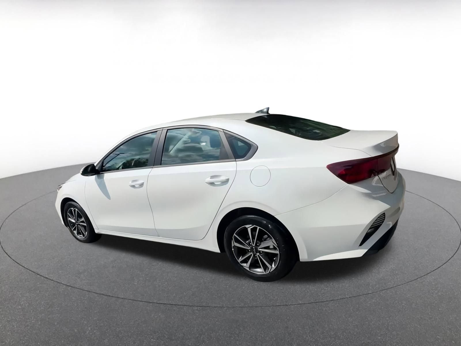 Thumbnail: 2024 Kia Forte - 10