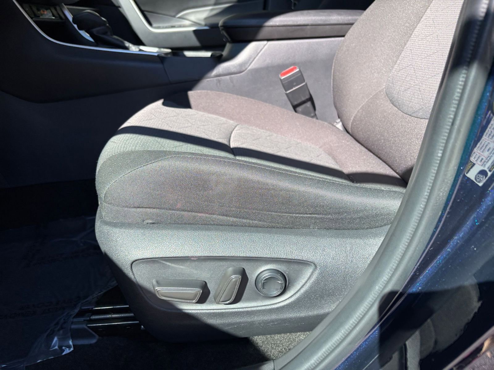 Thumbnail: 2025 Toyota RAV4 - 23