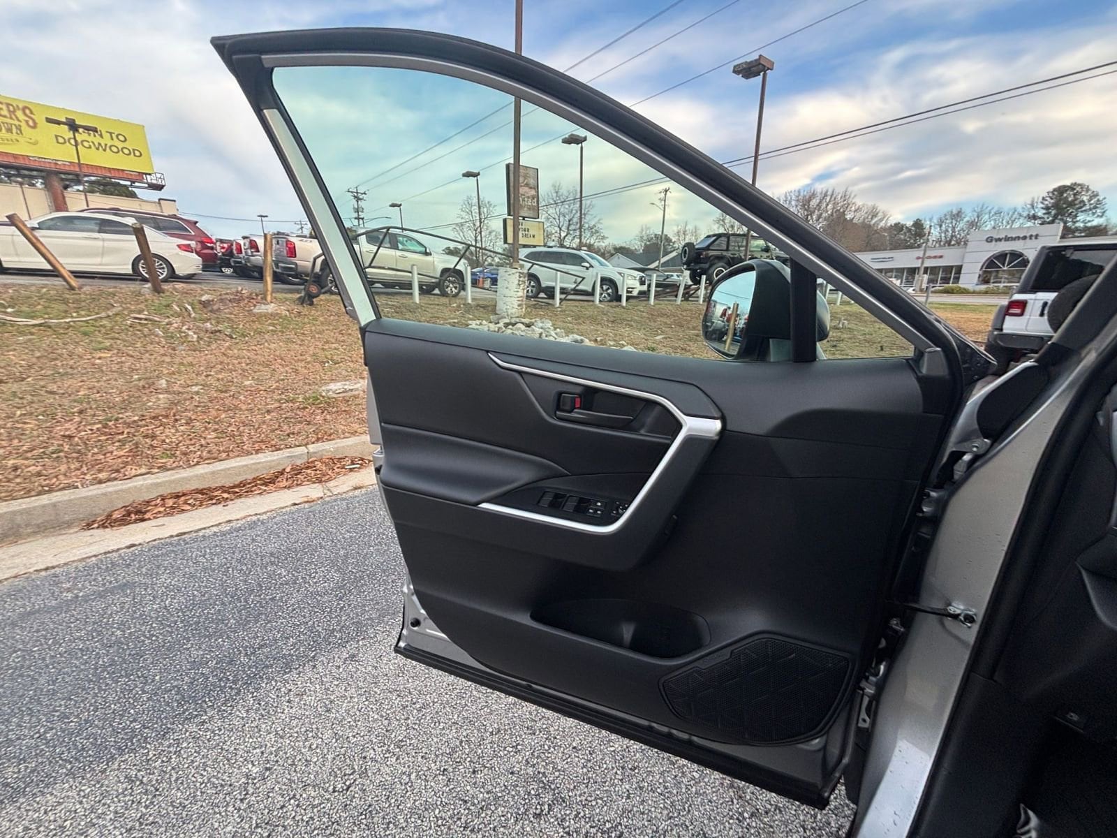 Thumbnail: 2025 Toyota RAV4 - 20