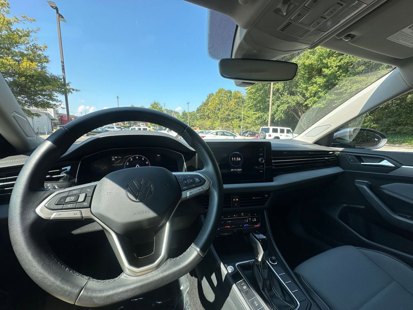 Thumbnail: 2025 Volkswagen Jetta - 33