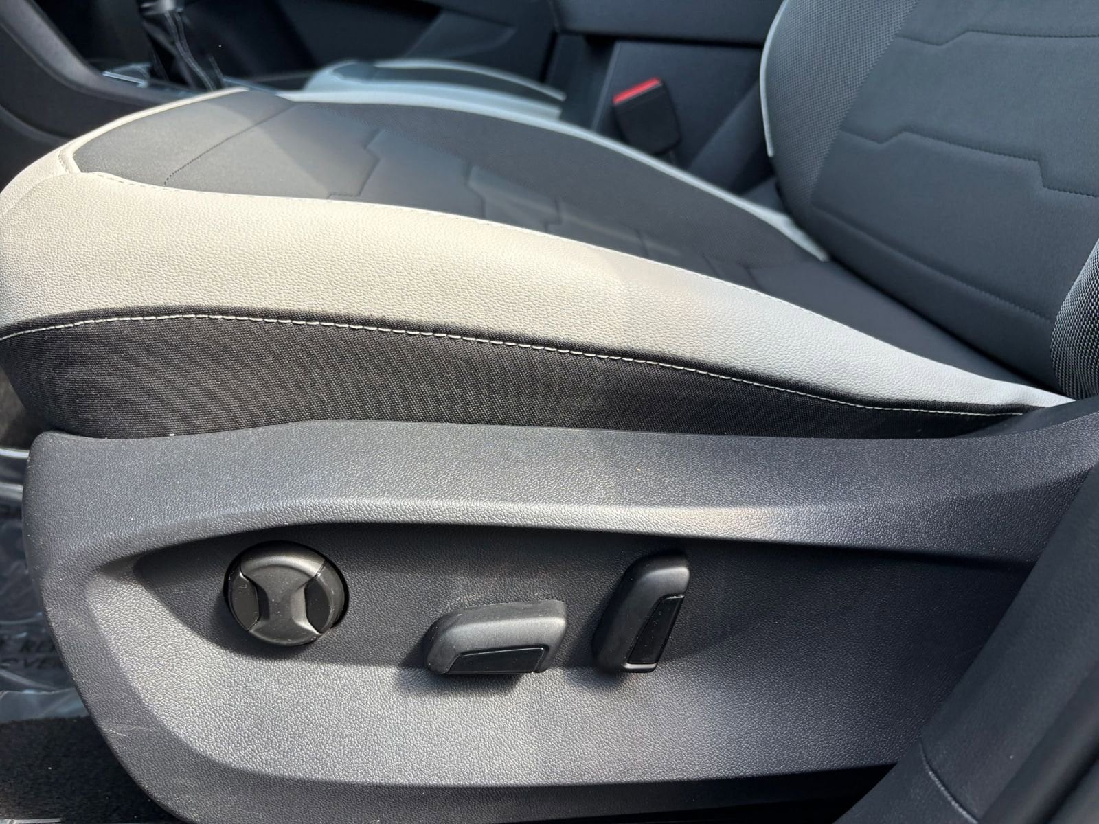 Thumbnail: 2025 Volkswagen Taos - 22