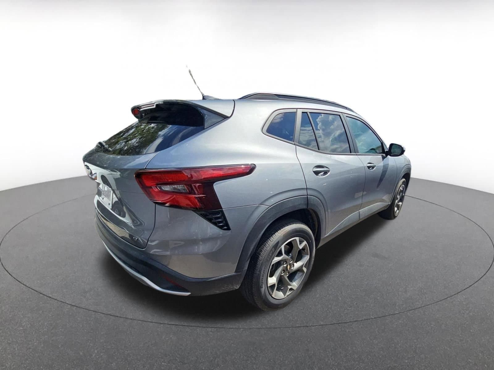 Thumbnail: 2025 Chevrolet Trax - 8