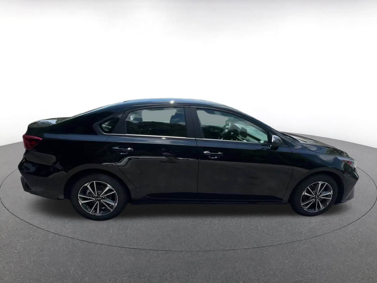 Thumbnail: 2024 Kia Forte - 16