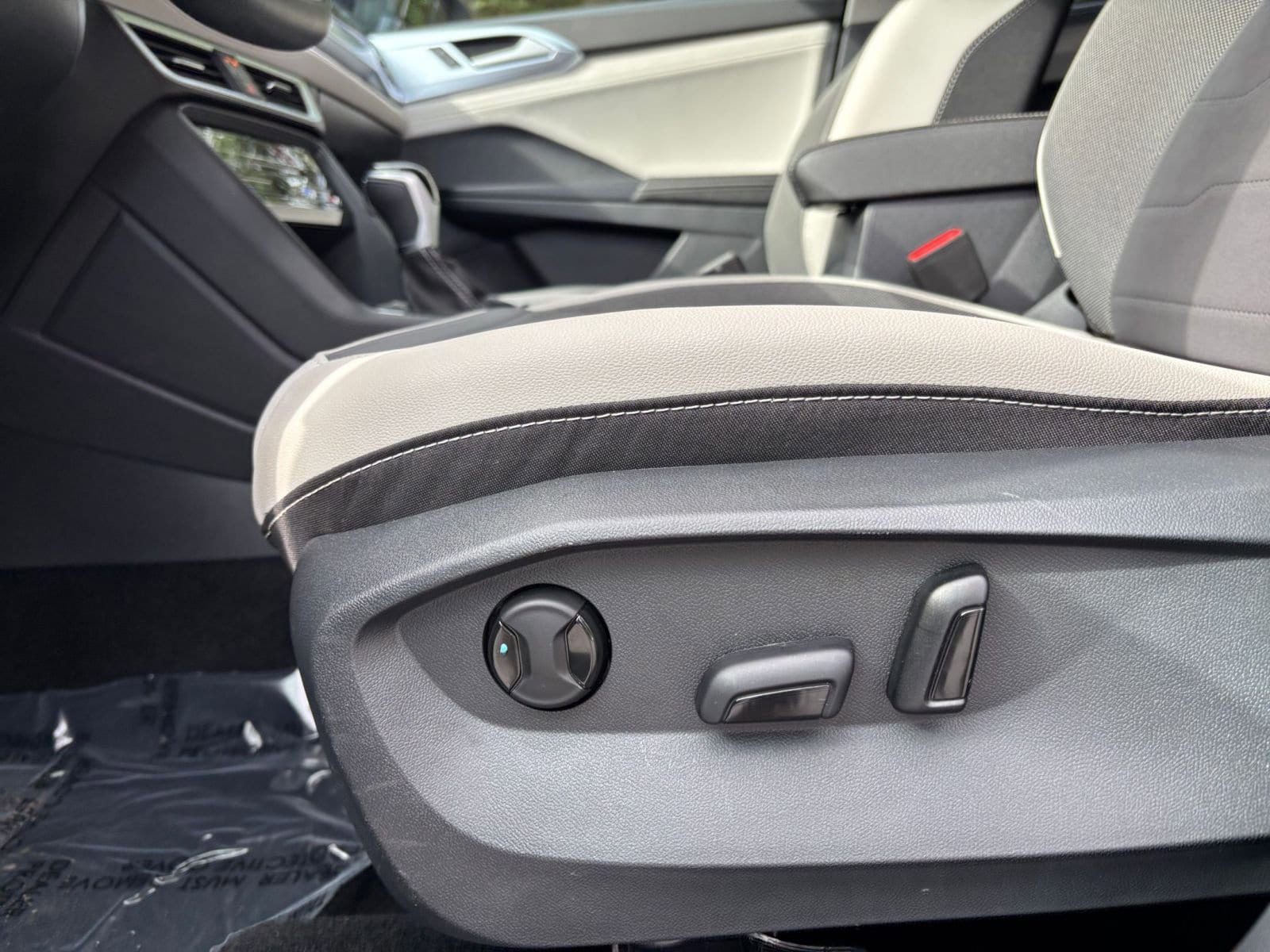 Thumbnail: 2025 Volkswagen Taos - 23