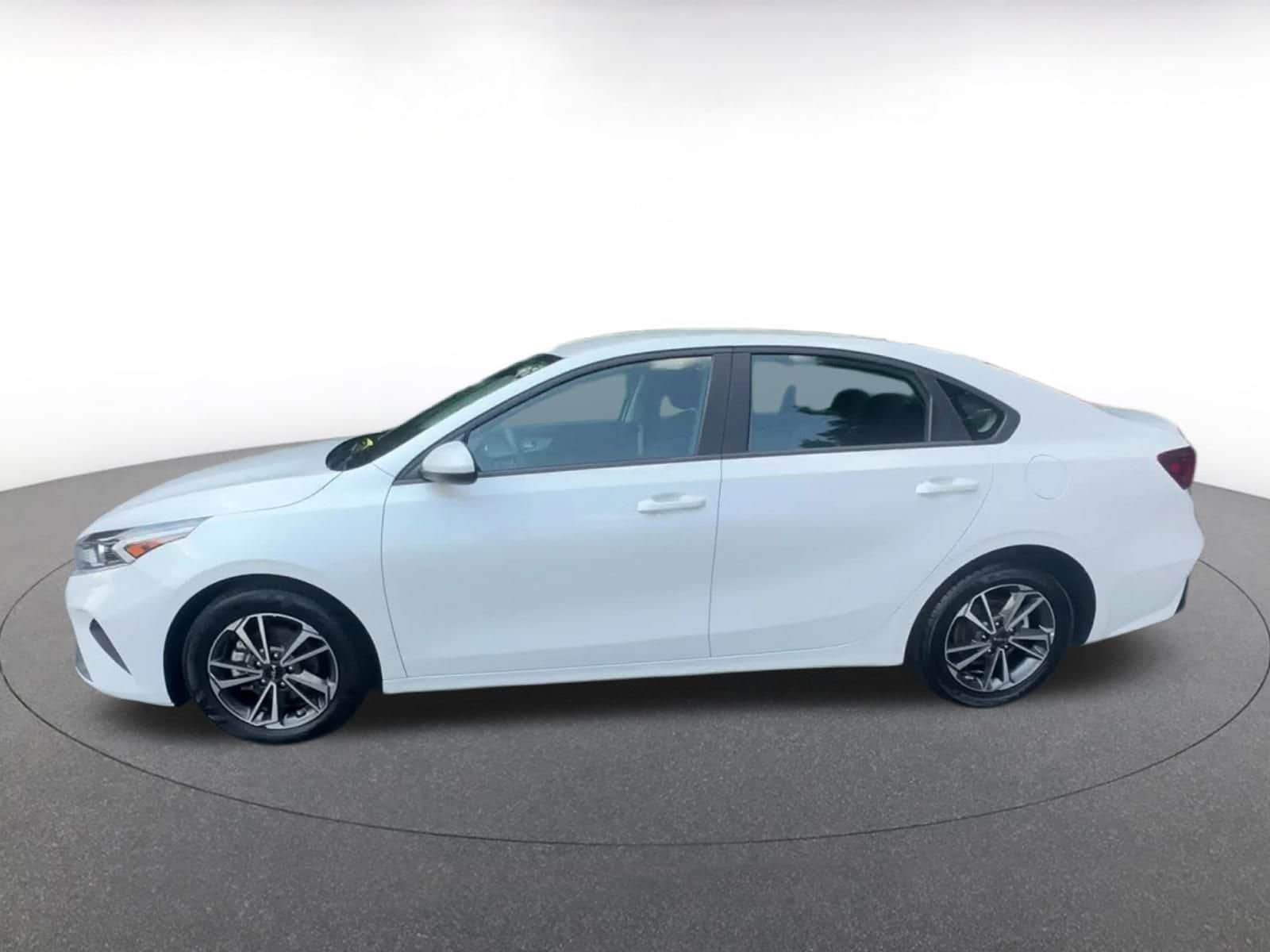 Thumbnail: 2023 Kia Forte - 10