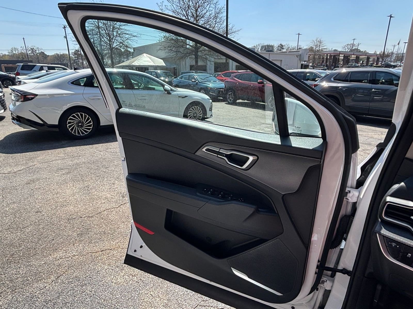 Thumbnail: 2025 Kia Sportage - 18